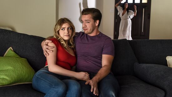 Культ любви молодых супругов и толстой мамашей со странностями