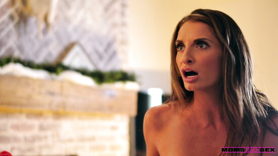 Мамочка перепутала парня дочери со своим мужем и устроила ЖМЖ секс